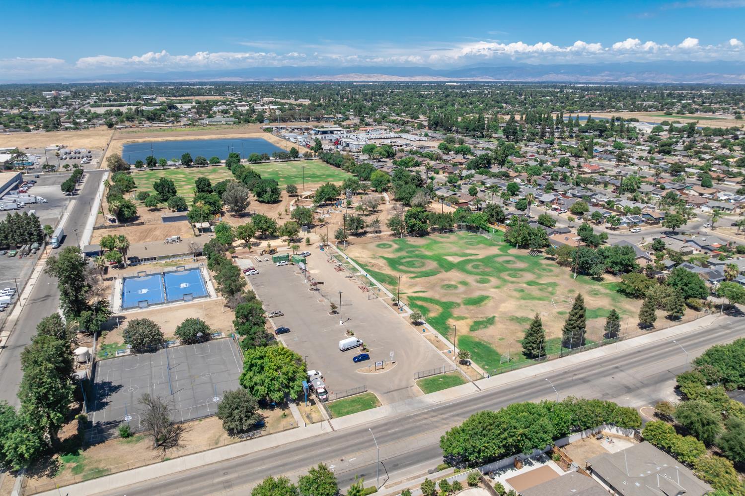 2452 S Holloway Ave, Fresno, CA 93725