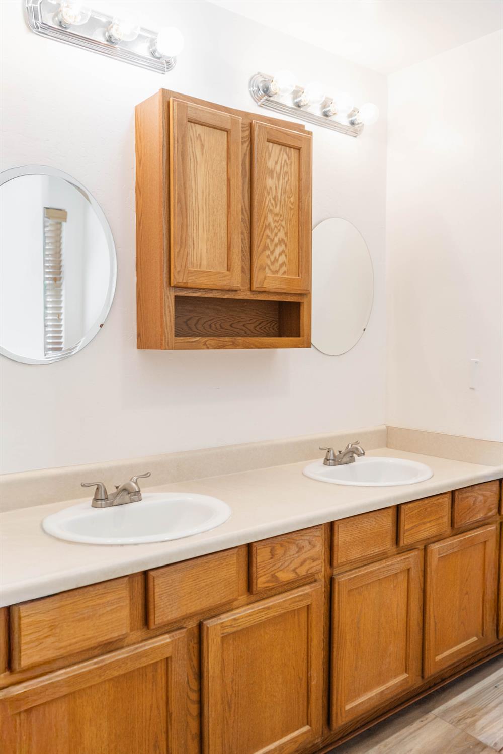 809 S Cypress Ave, Fresno, CA 93727