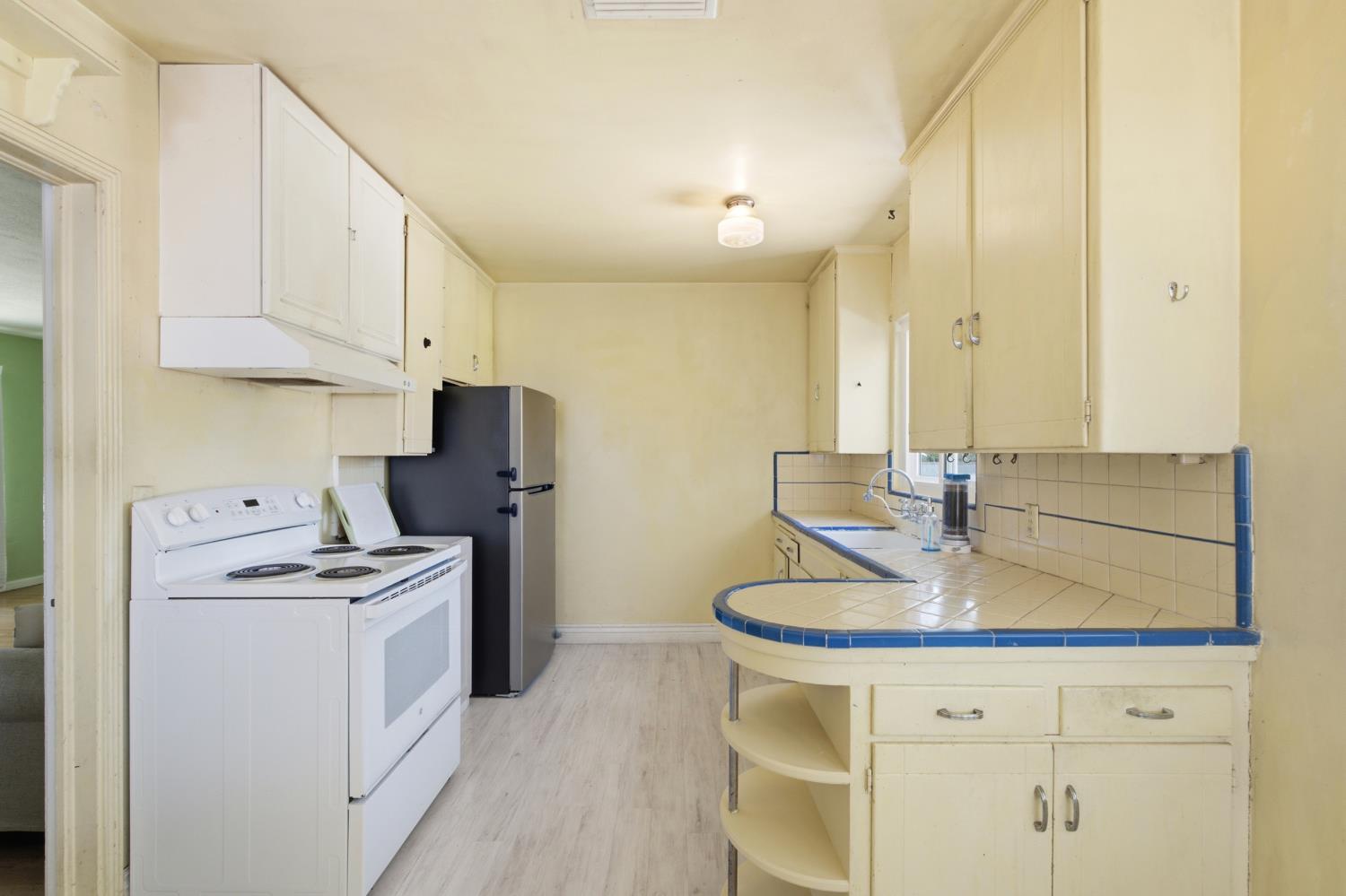 1026 W Dayton Ave, Fresno, CA 93705