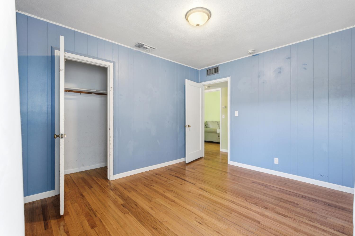 1026 W Dayton Ave, Fresno, CA 93705