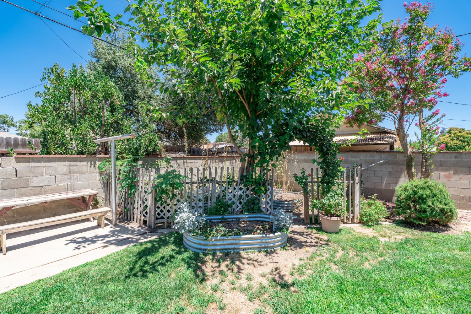 1026 W Dayton Ave, Fresno, CA 93705