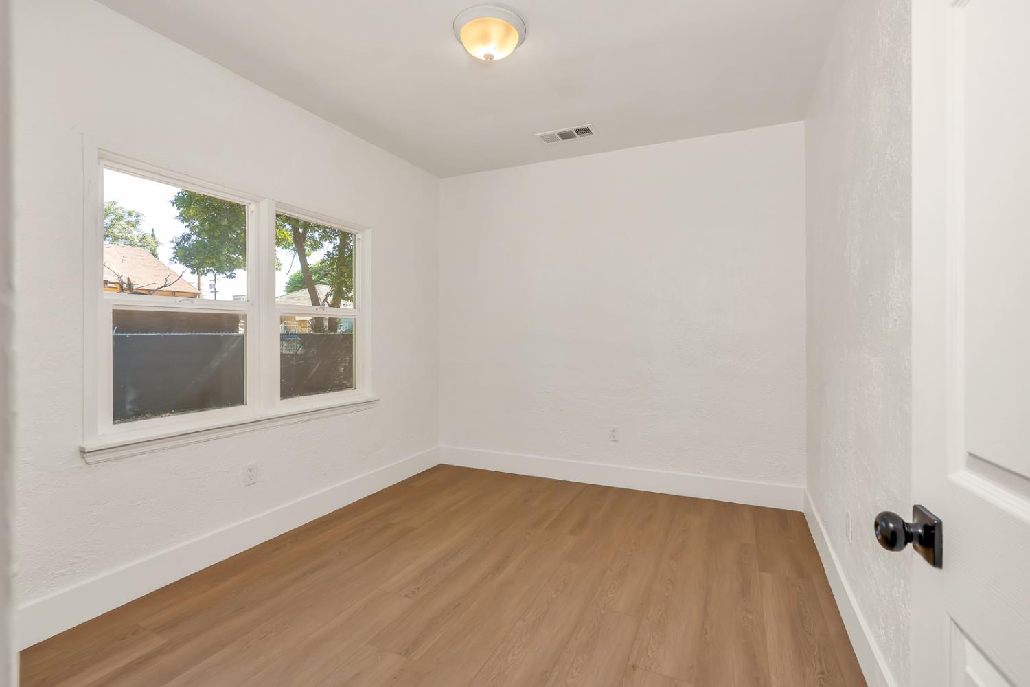 426 N Maple Ave, Fresno, CA 93702