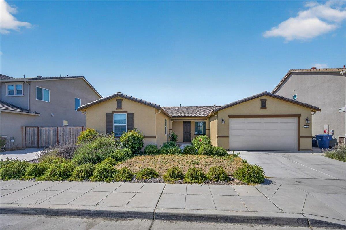 7157 E University Ave, Fresno, CA 93737