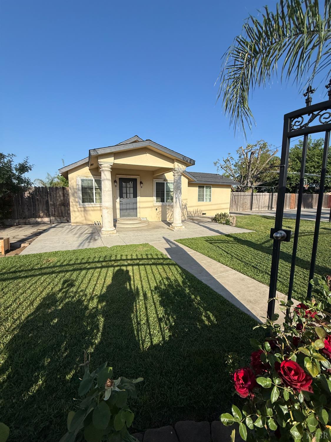 1463 Rowell, Fresno, CA 93703