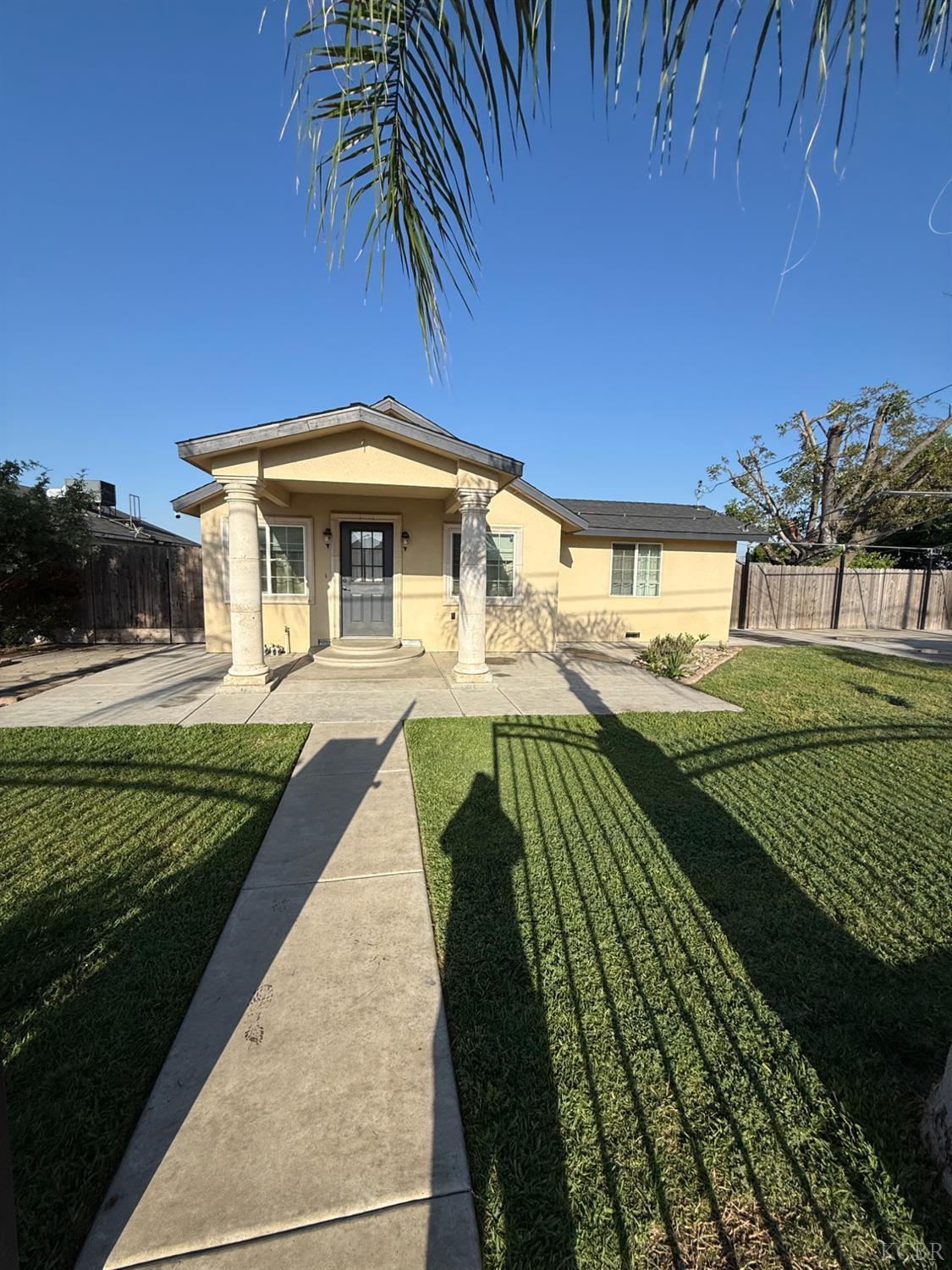 1463 Rowell, Fresno, CA 93703