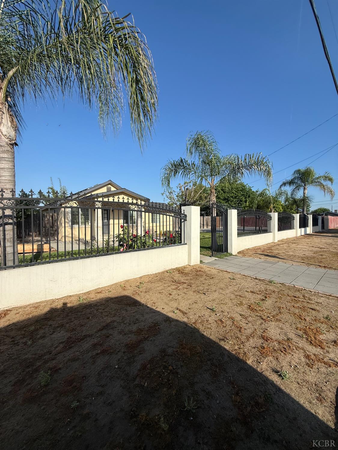 1463 Rowell, Fresno, CA 93703