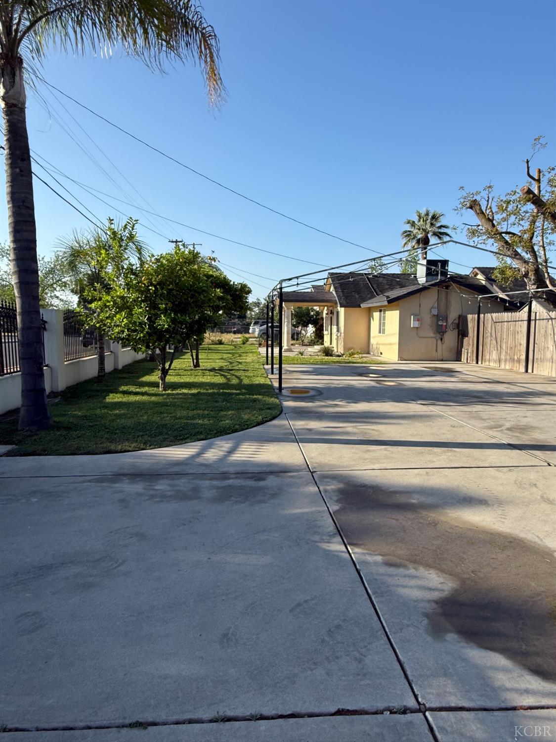 1463 Rowell, Fresno, CA 93703