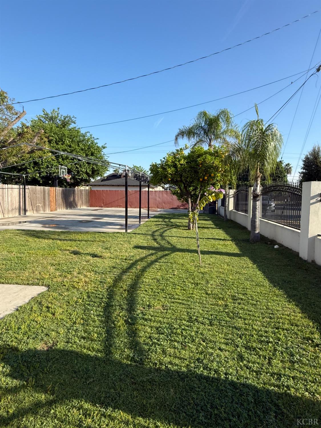 1463 Rowell, Fresno, CA 93703