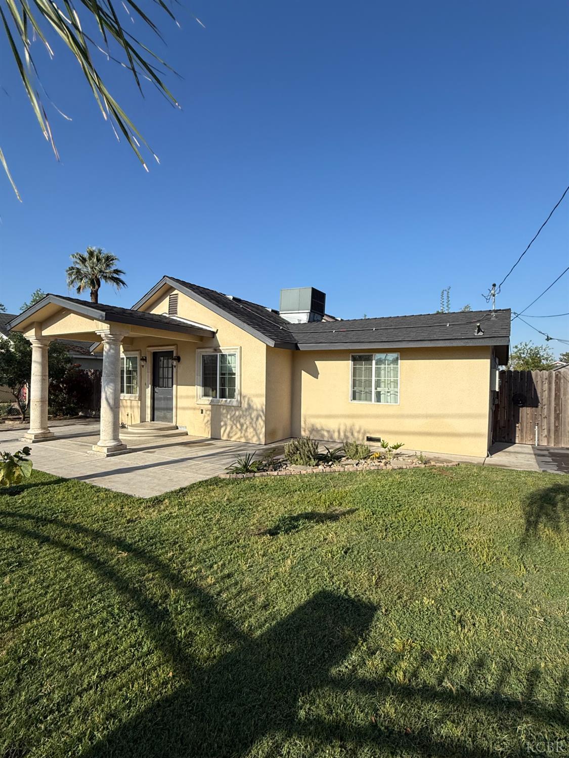 1463 Rowell, Fresno, CA 93703
