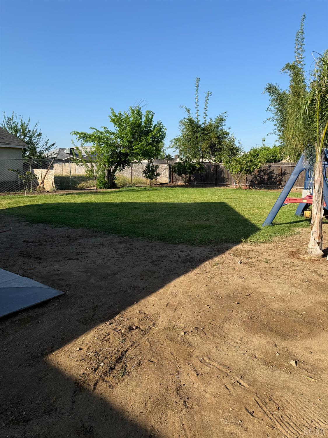 1463 Rowell, Fresno, CA 93703