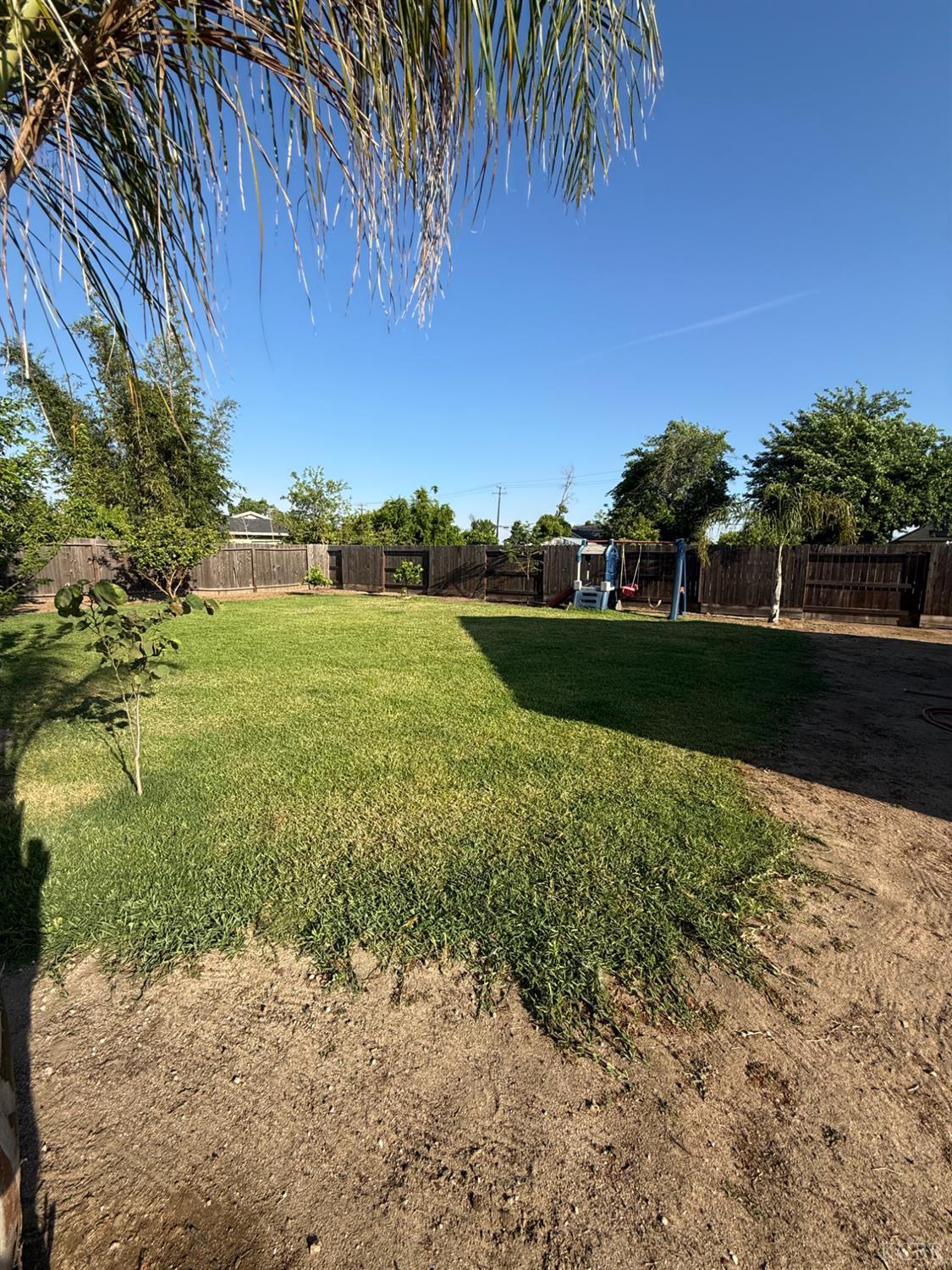 1463 Rowell, Fresno, CA 93703