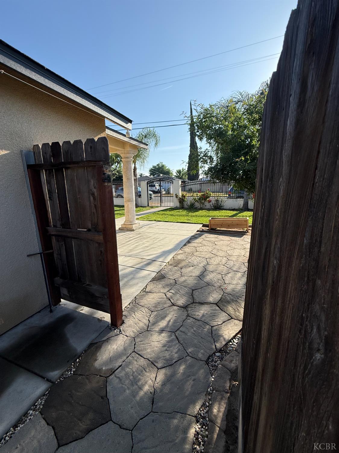 1463 Rowell, Fresno, CA 93703