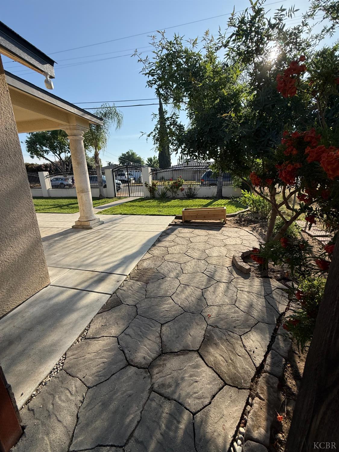 1463 Rowell, Fresno, CA 93703