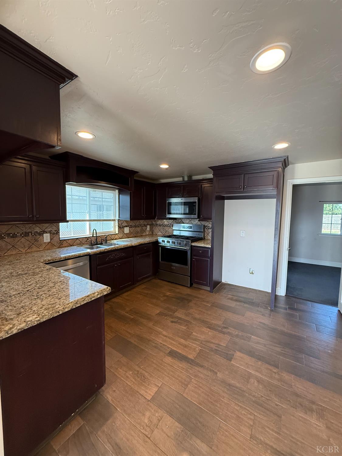 1463 Rowell, Fresno, CA 93703