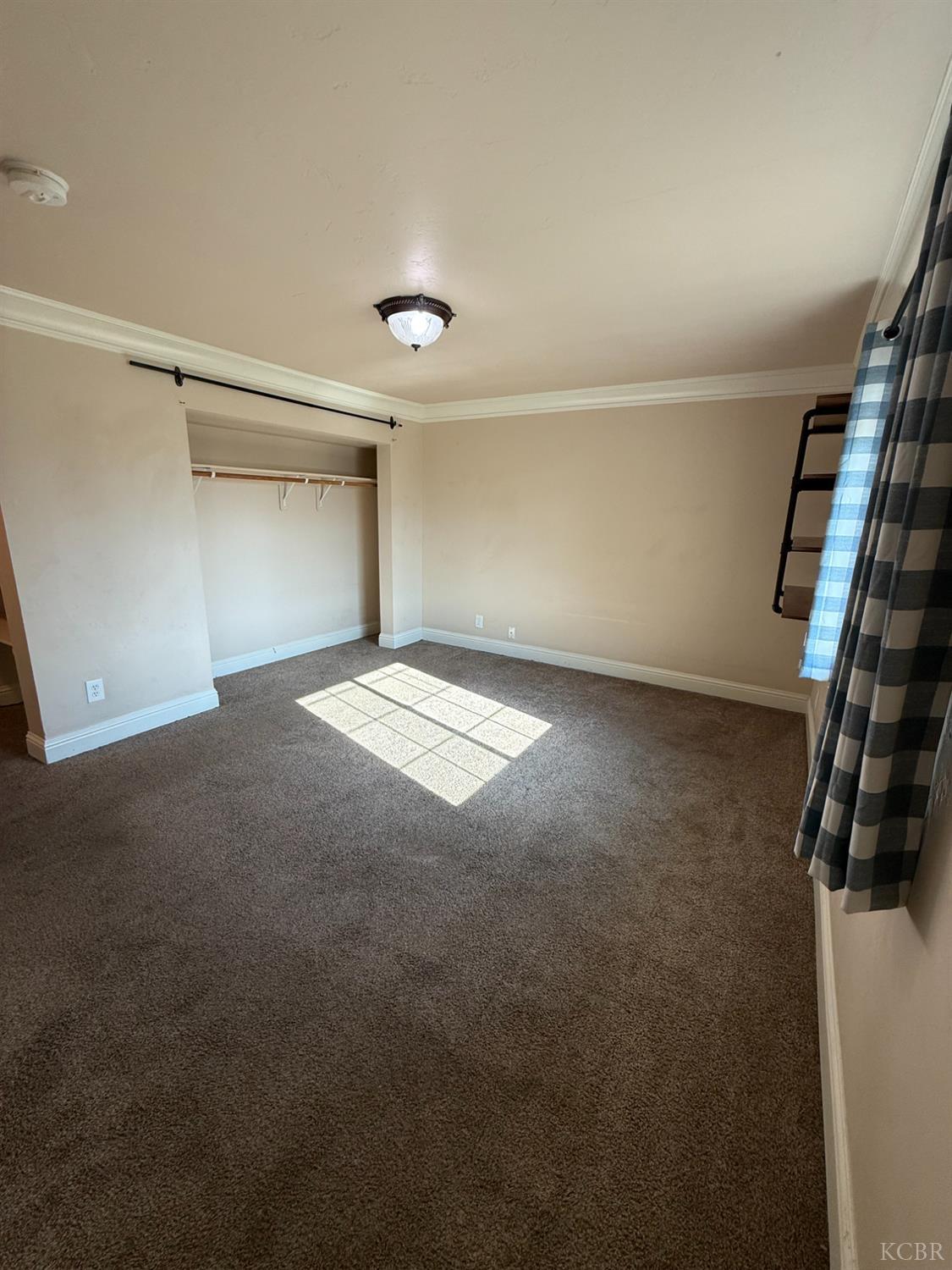 1463 Rowell, Fresno, CA 93703