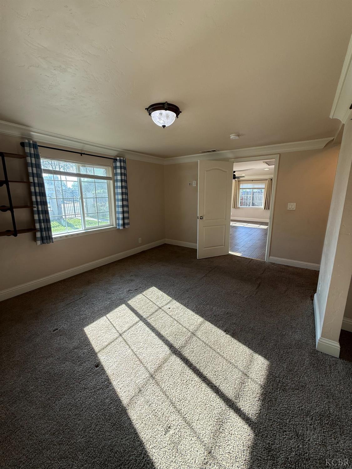 1463 Rowell, Fresno, CA 93703