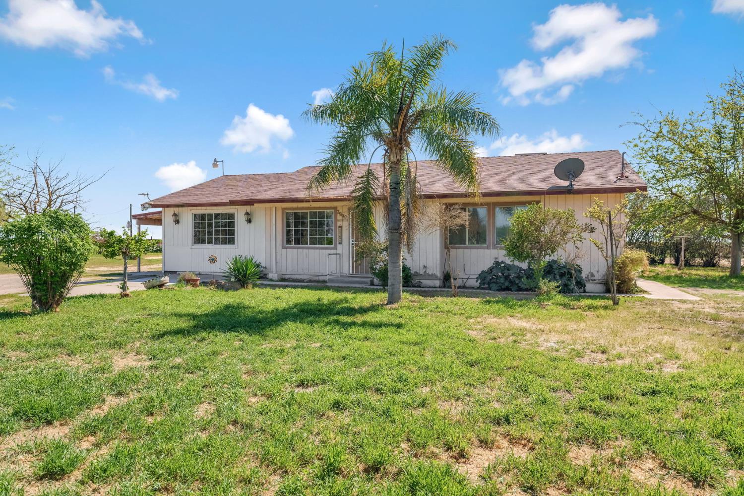 7990 S Mcmullin Grade, Fresno, CA 93706