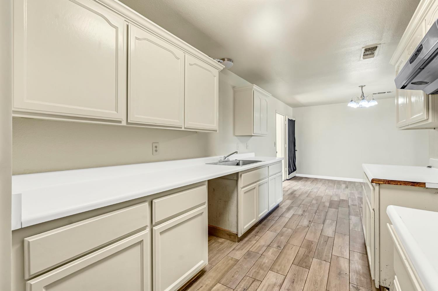 7990 S Mcmullin Grade, Fresno, CA 93706