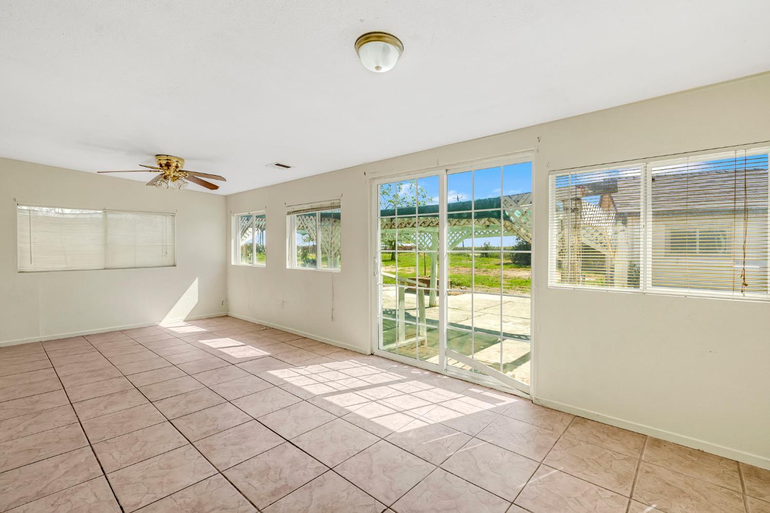 7990 S Mcmullin Grade, Fresno, CA 93706