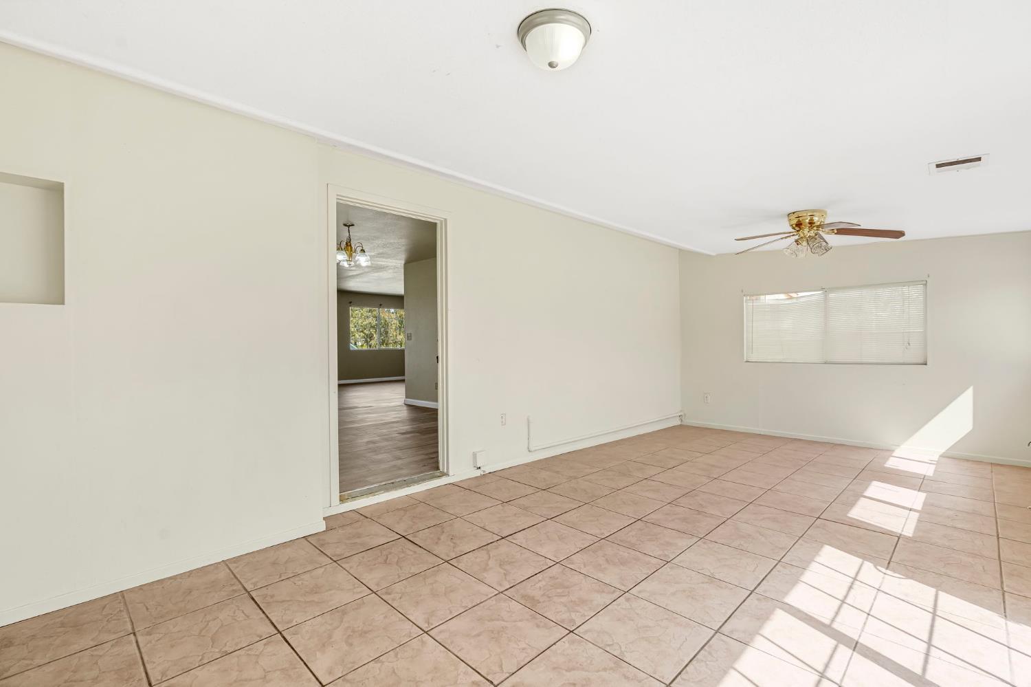 7990 S Mcmullin Grade, Fresno, CA 93706