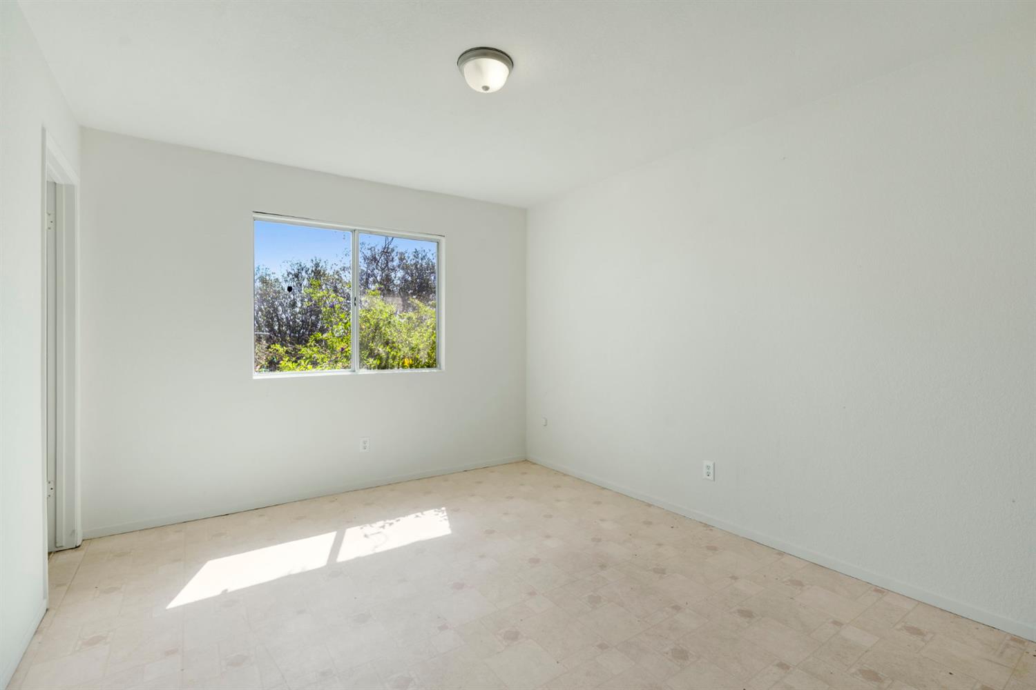 7990 S Mcmullin Grade, Fresno, CA 93706