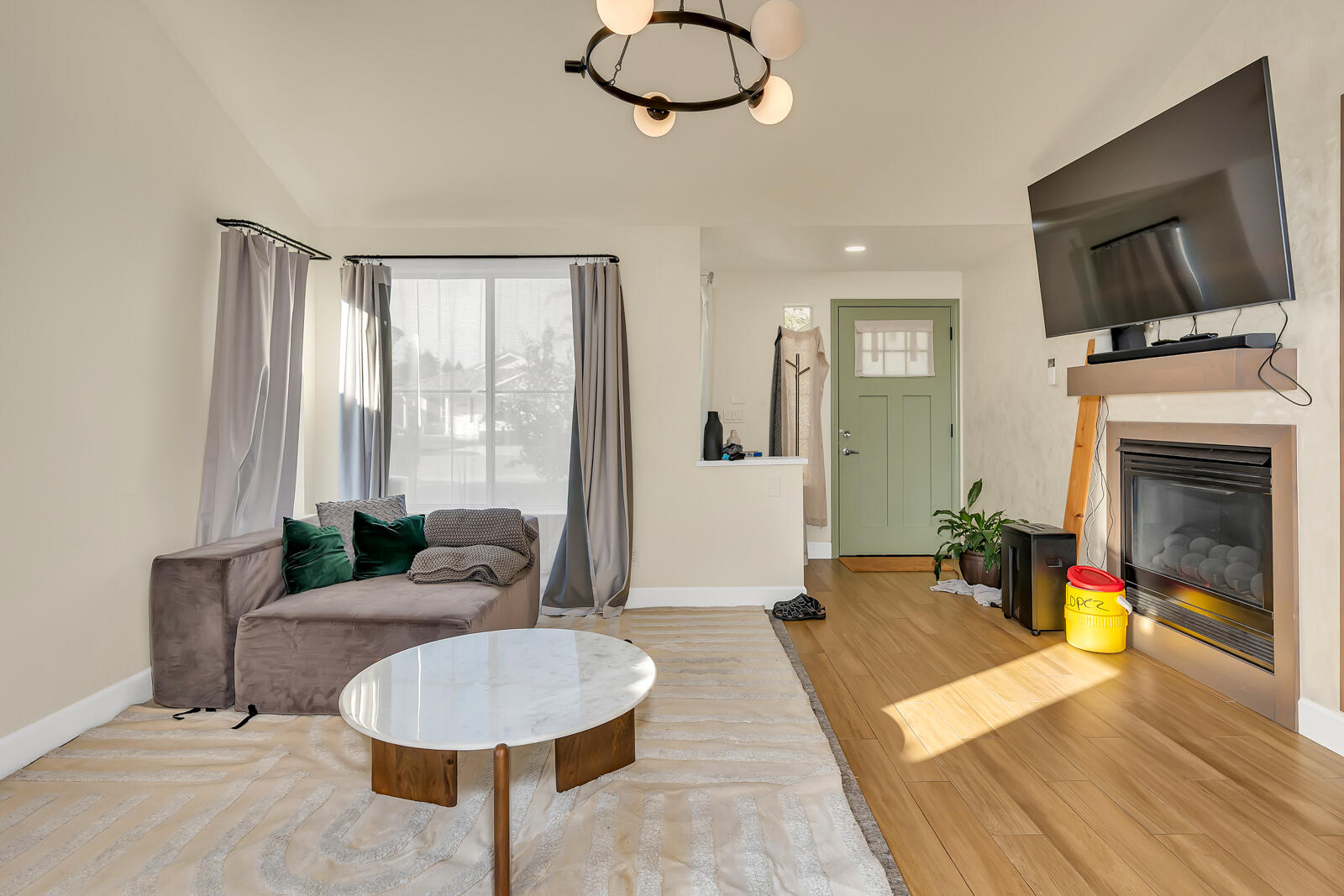 4239 W Cambridge Ave, Fresno, CA 93722