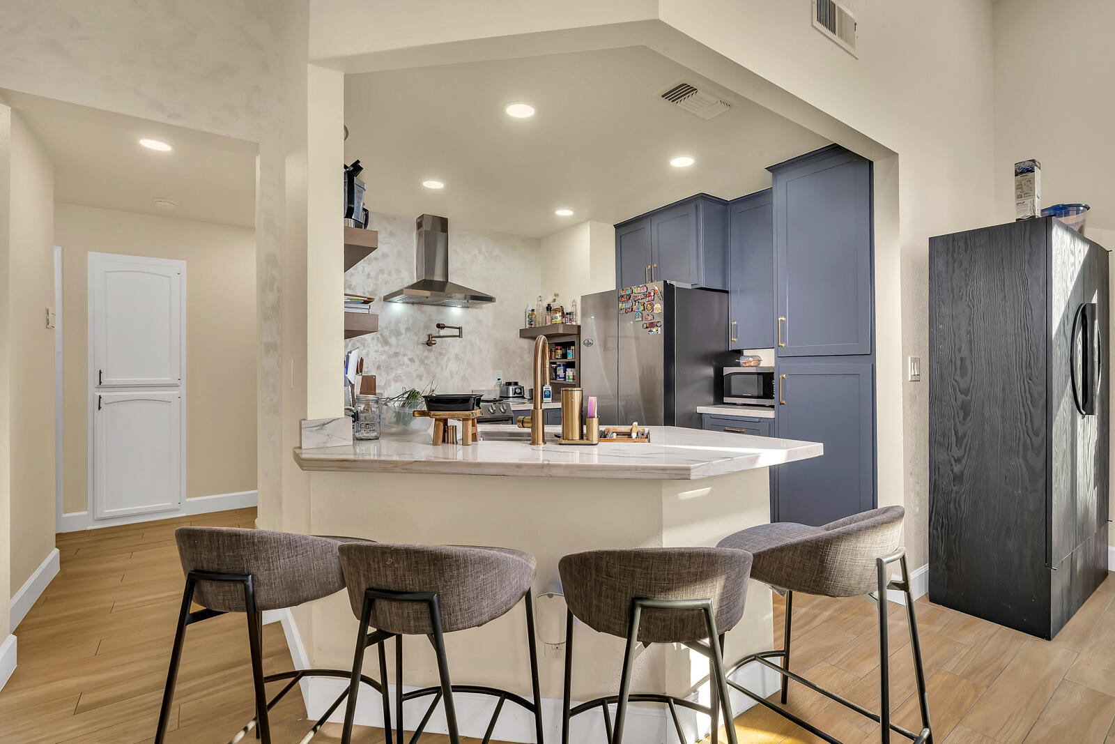 4239 W Cambridge Ave, Fresno, CA 93722