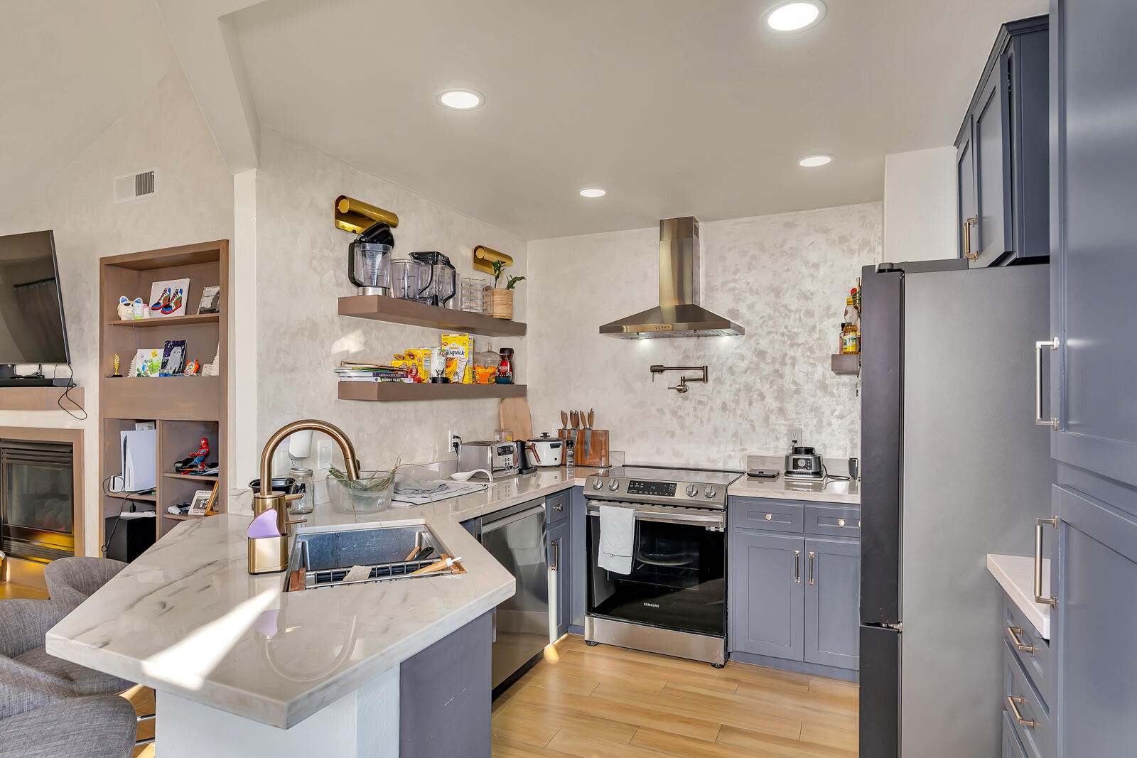 4239 W Cambridge Ave, Fresno, CA 93722