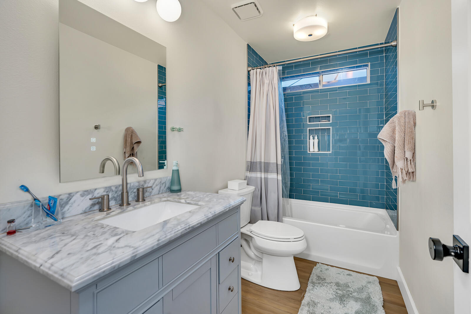 4239 W Cambridge Ave, Fresno, CA 93722