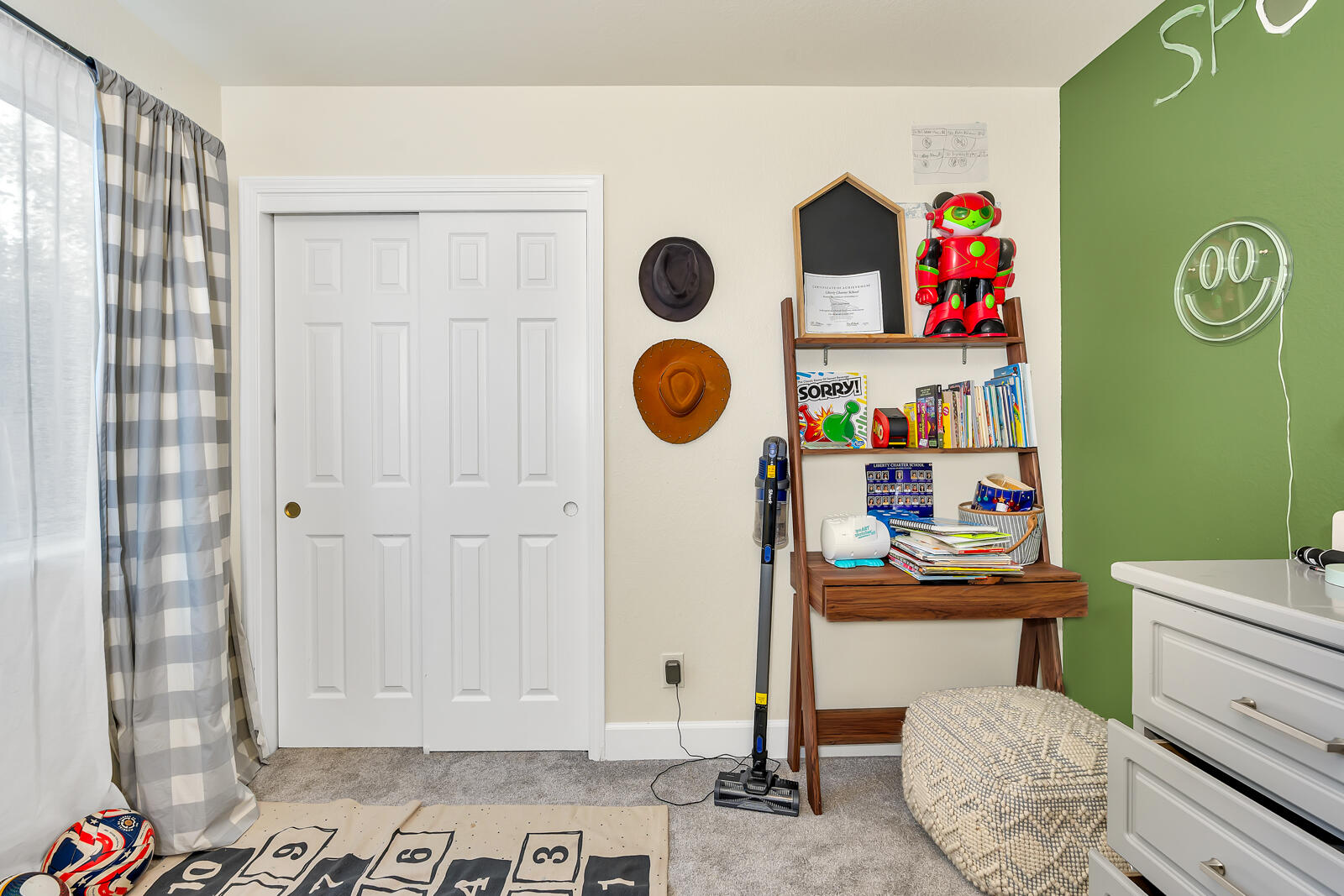 4239 W Cambridge Ave, Fresno, CA 93722