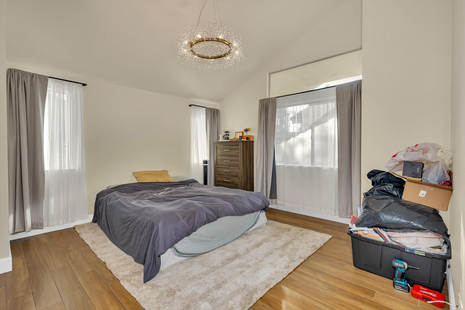 4239 W Cambridge Ave, Fresno, CA 93722