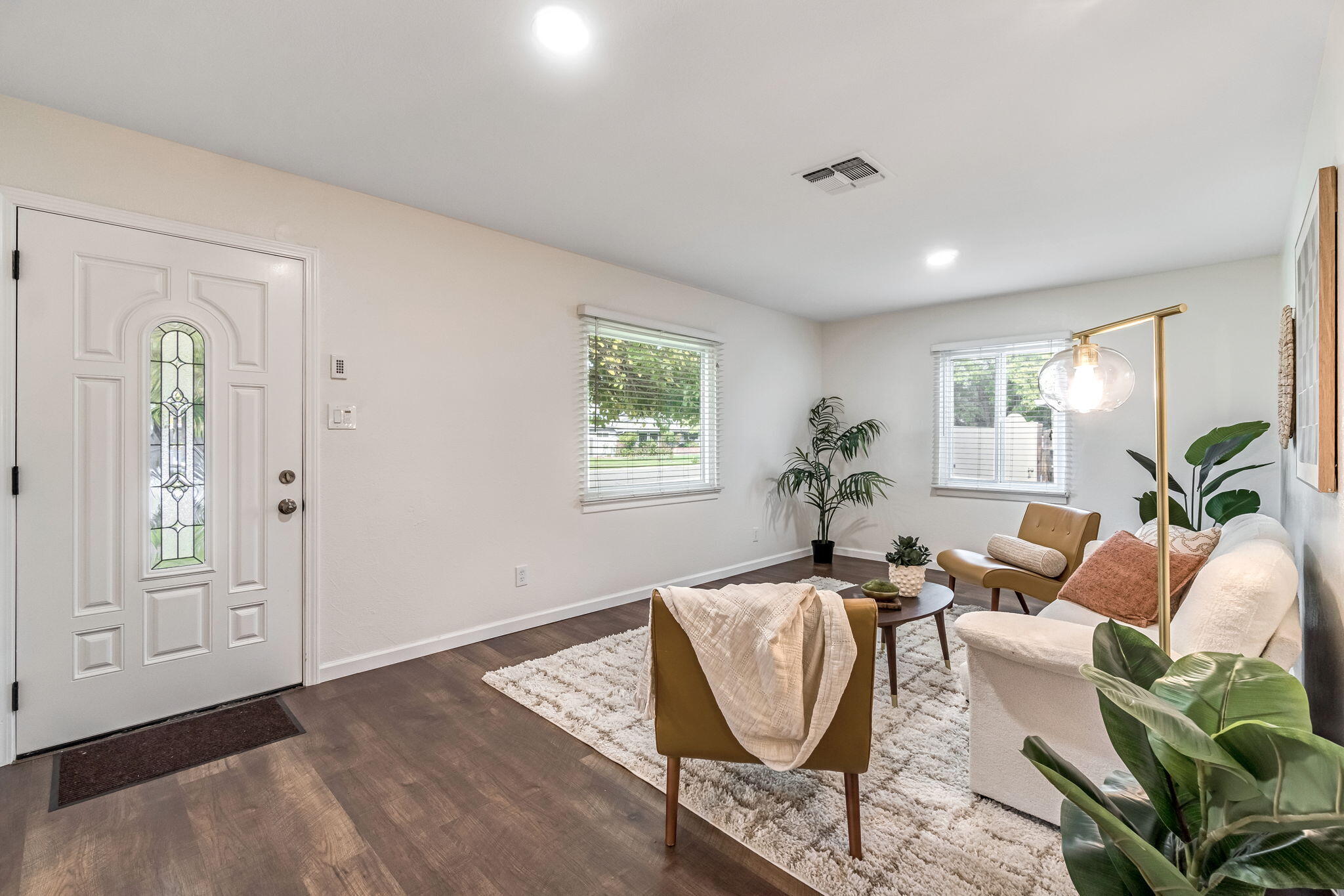 6048 N Del Mar Ave, Fresno, CA 93704