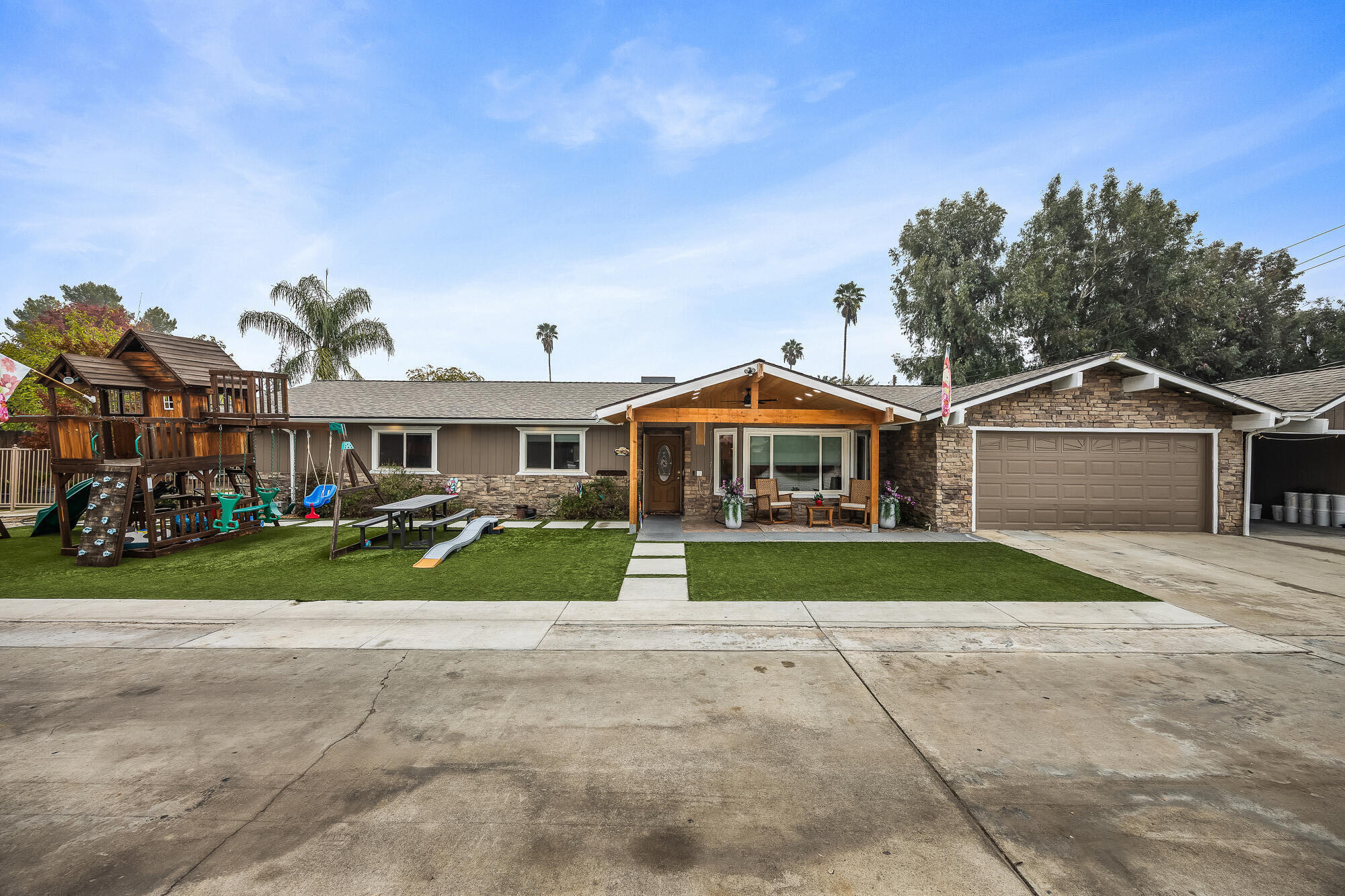 547 W Gettysburg Ave, Fresno, CA 93705