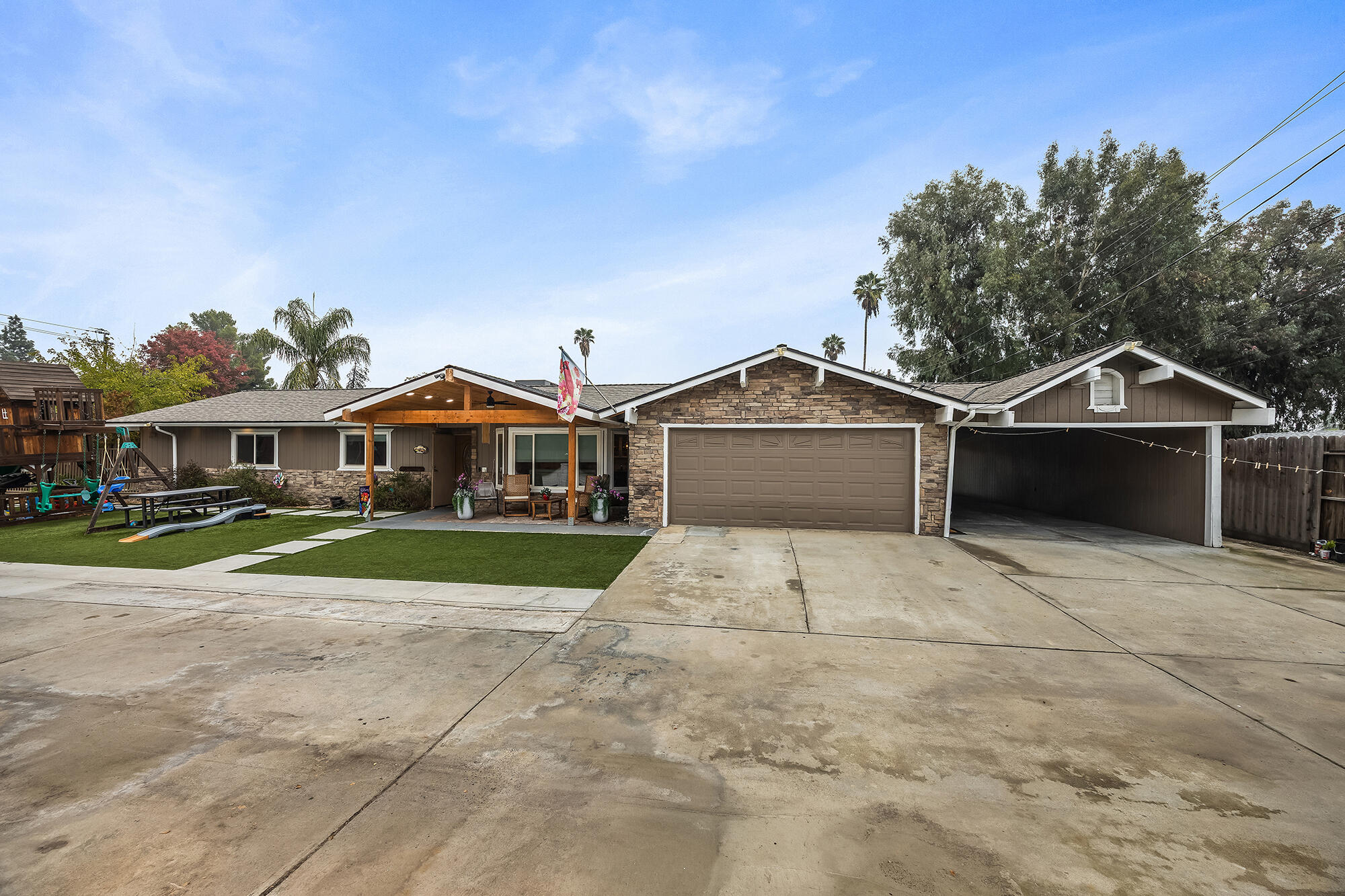 547 W Gettysburg Ave, Fresno, CA 93705