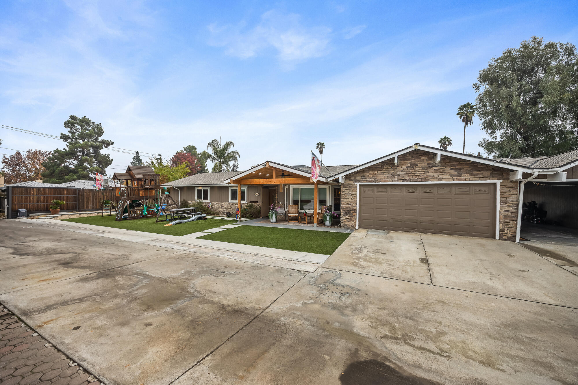 547 W Gettysburg Ave, Fresno, CA 93705