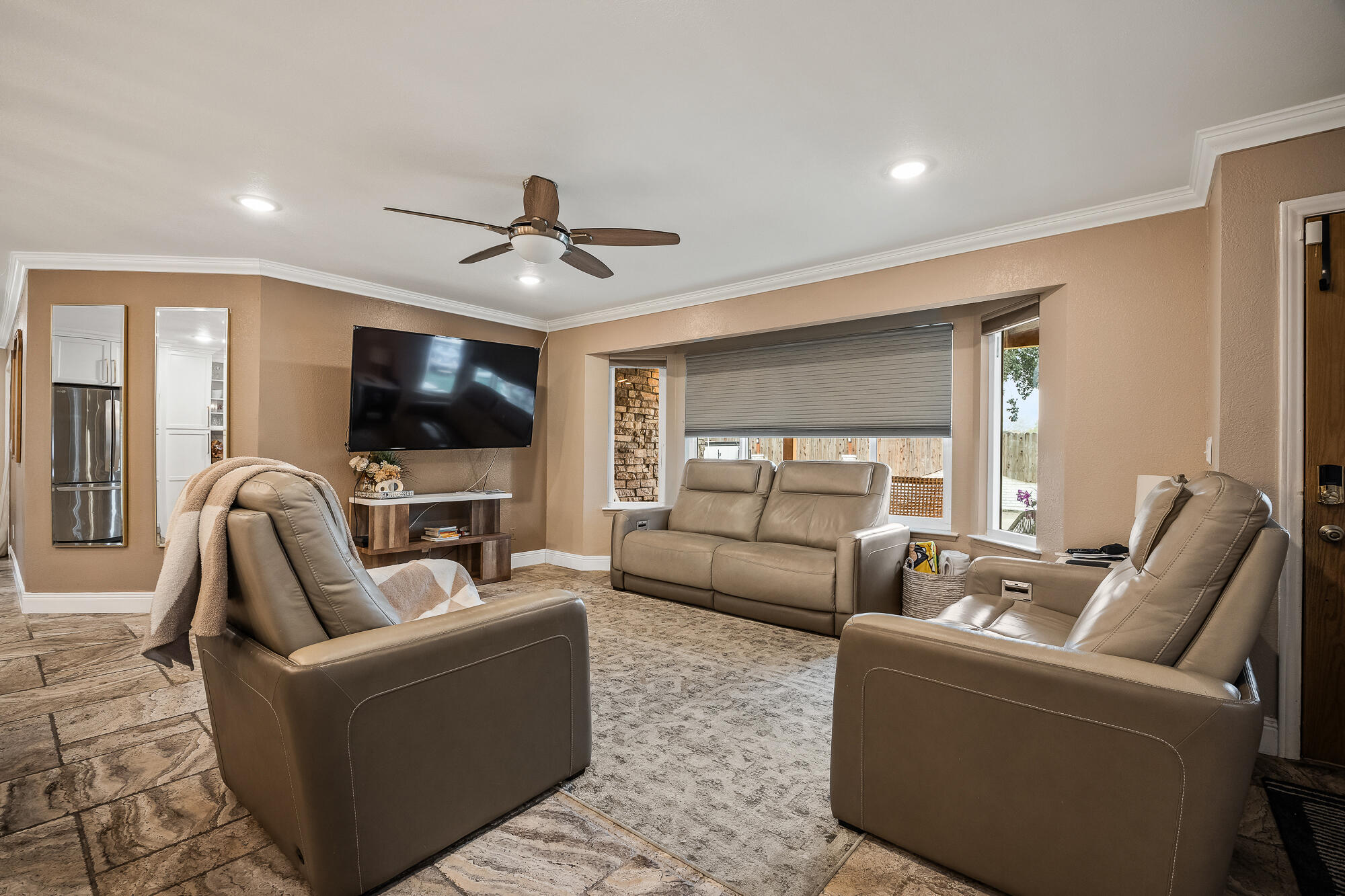 547 W Gettysburg Ave, Fresno, CA 93705