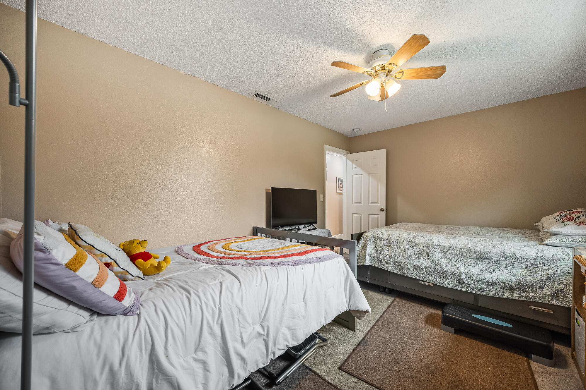 547 W Gettysburg Ave, Fresno, CA 93705