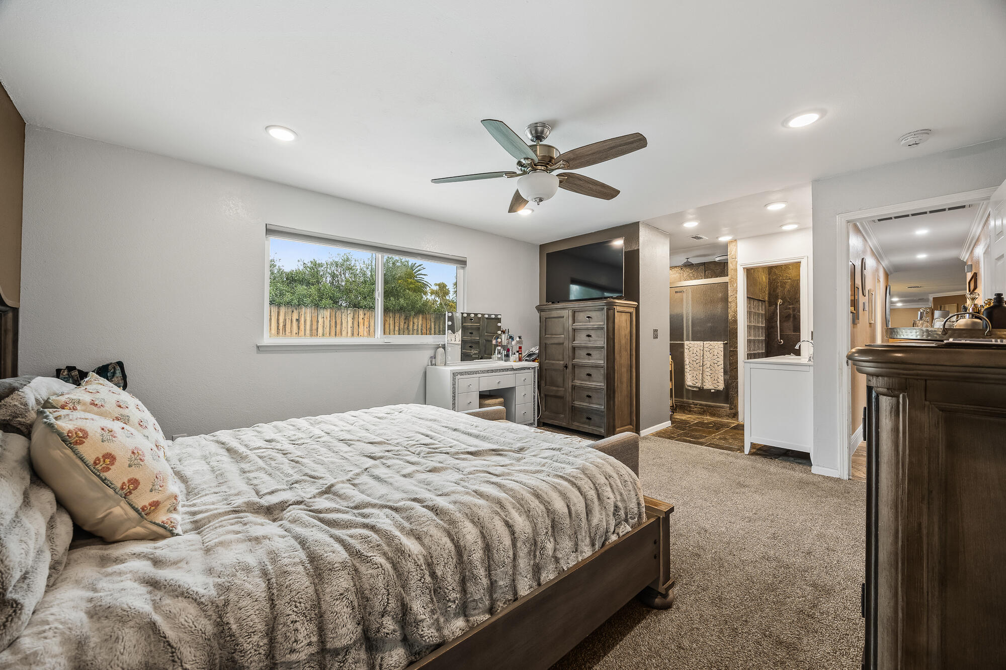 547 W Gettysburg Ave, Fresno, CA 93705