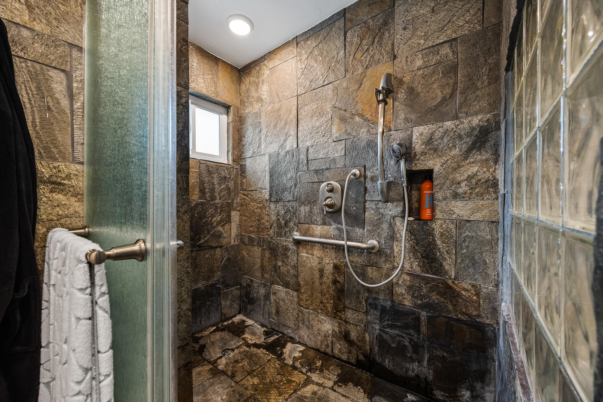 547 W Gettysburg Ave, Fresno, CA 93705