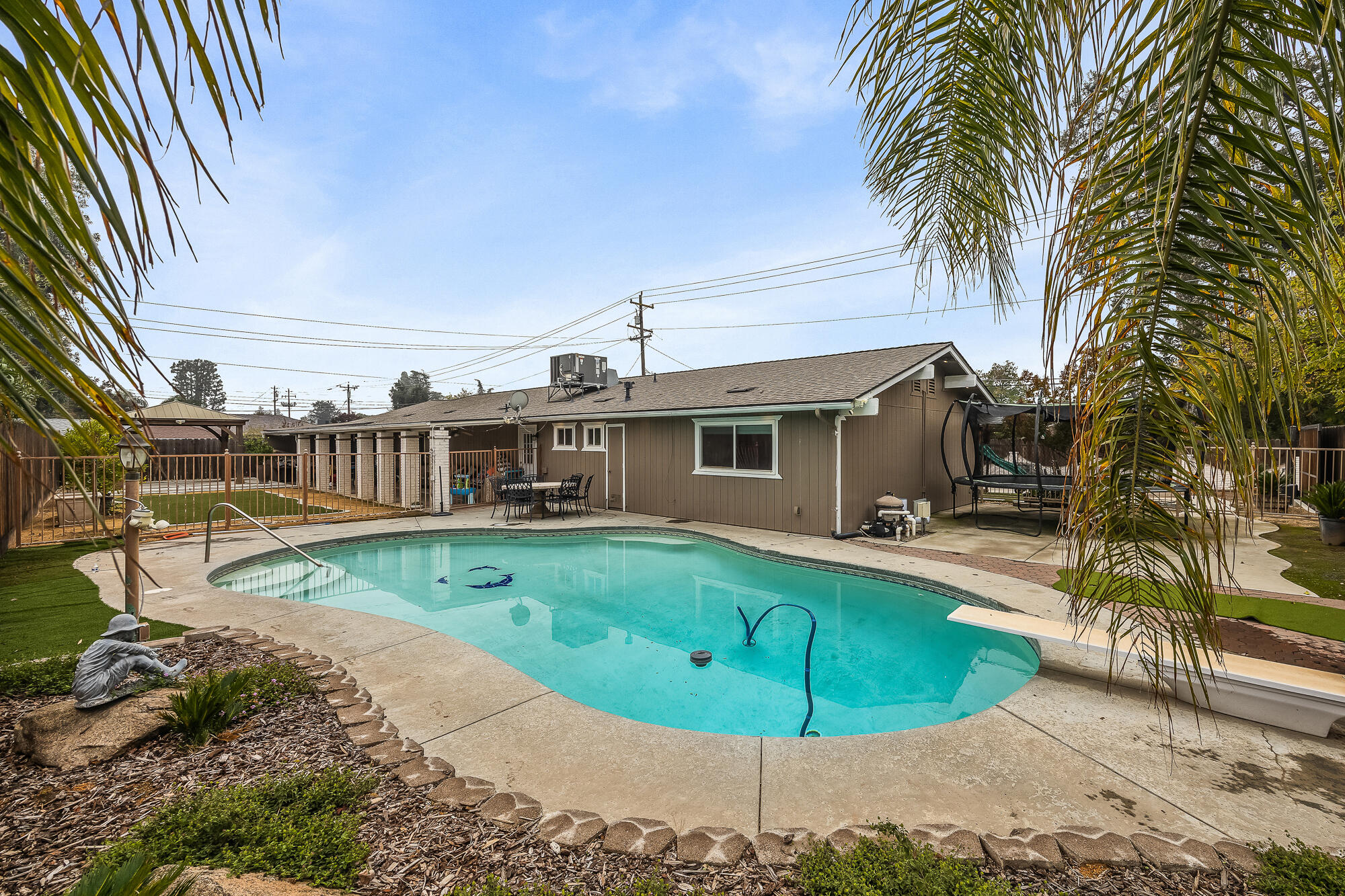 547 W Gettysburg Ave, Fresno, CA 93705