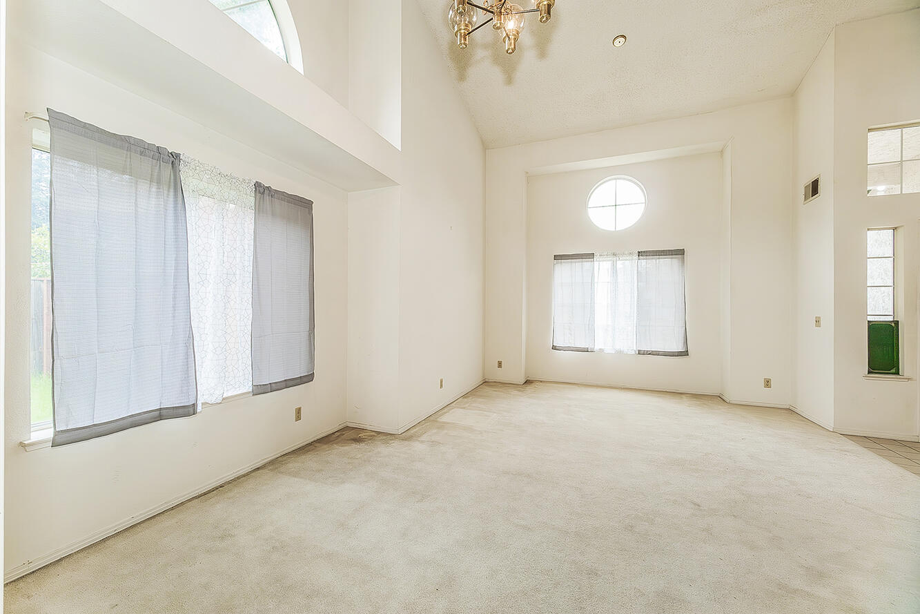 9659 N Shenandoah Ln, Fresno, CA 93720