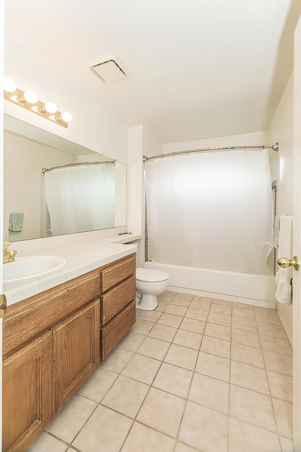 9659 N Shenandoah Ln, Fresno, CA 93720