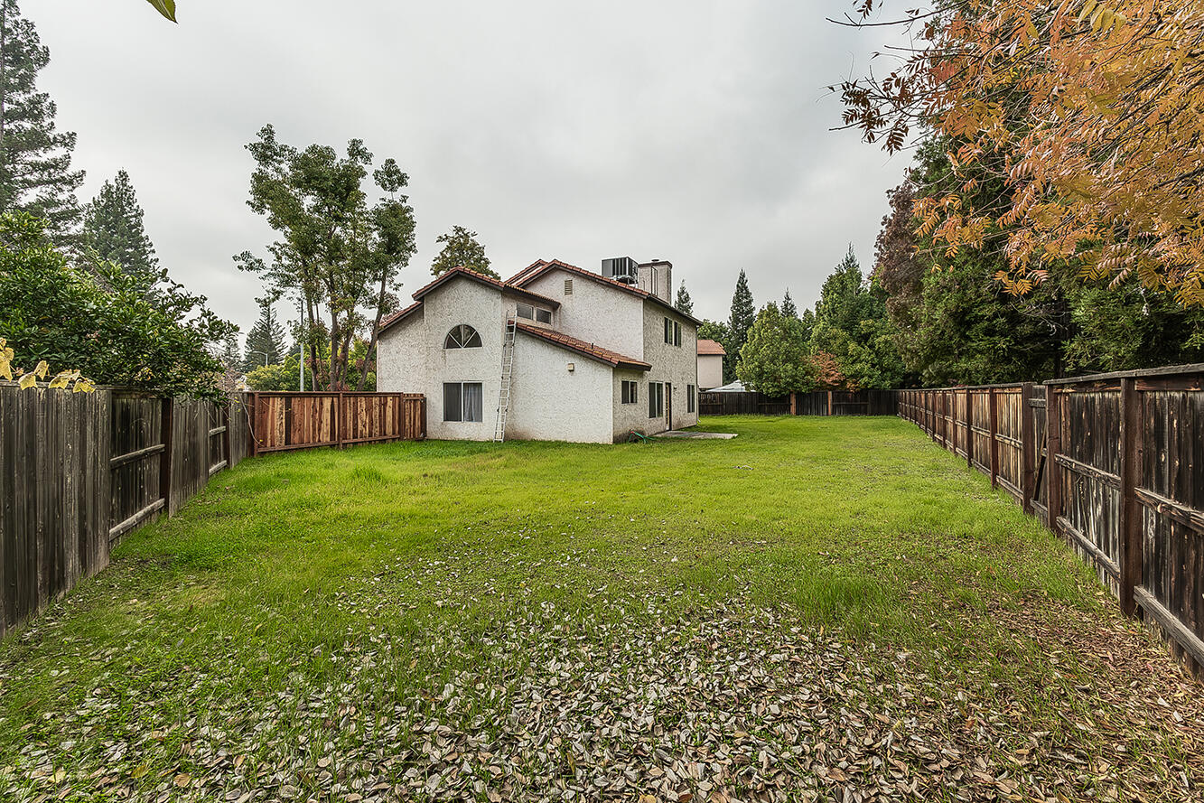 9659 N Shenandoah Ln, Fresno, CA 93720