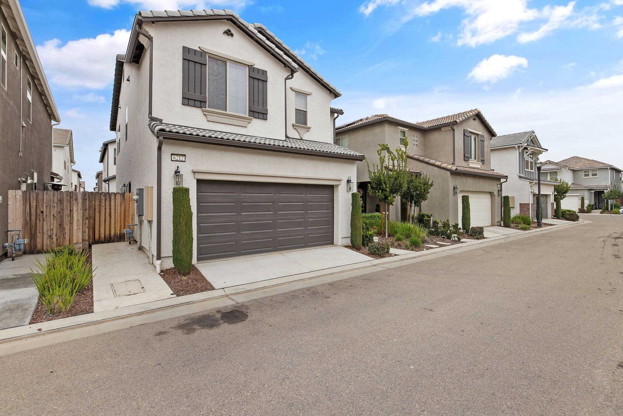 6212 E Bibi Dr, Fresno, CA 93727