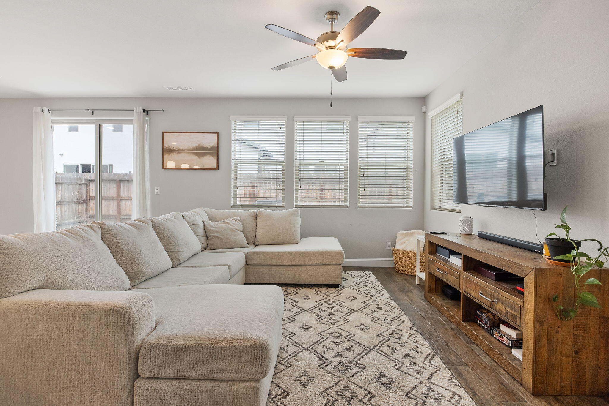 6212 E Bibi Dr, Fresno, CA 93727