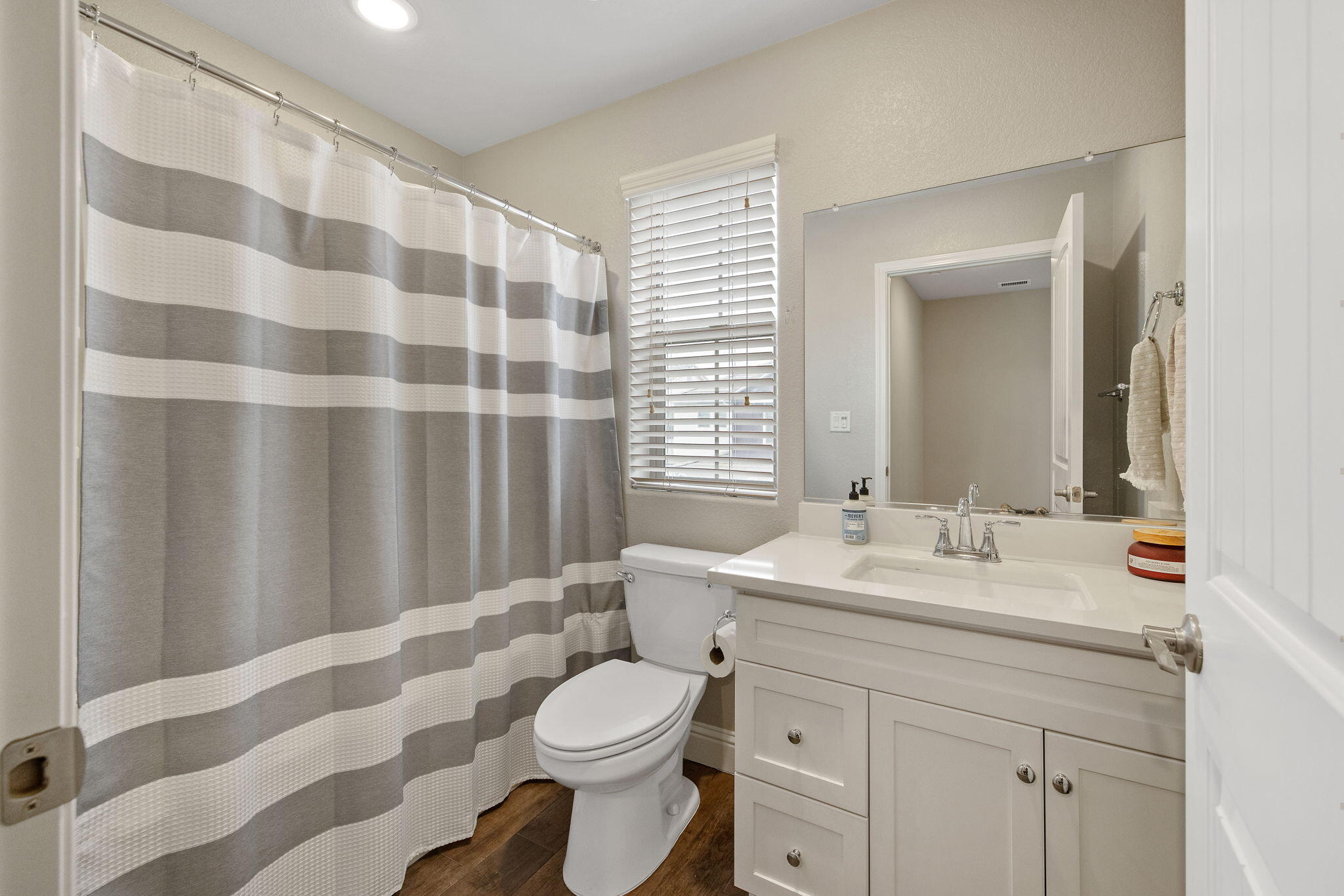 6212 E Bibi Dr, Fresno, CA 93727