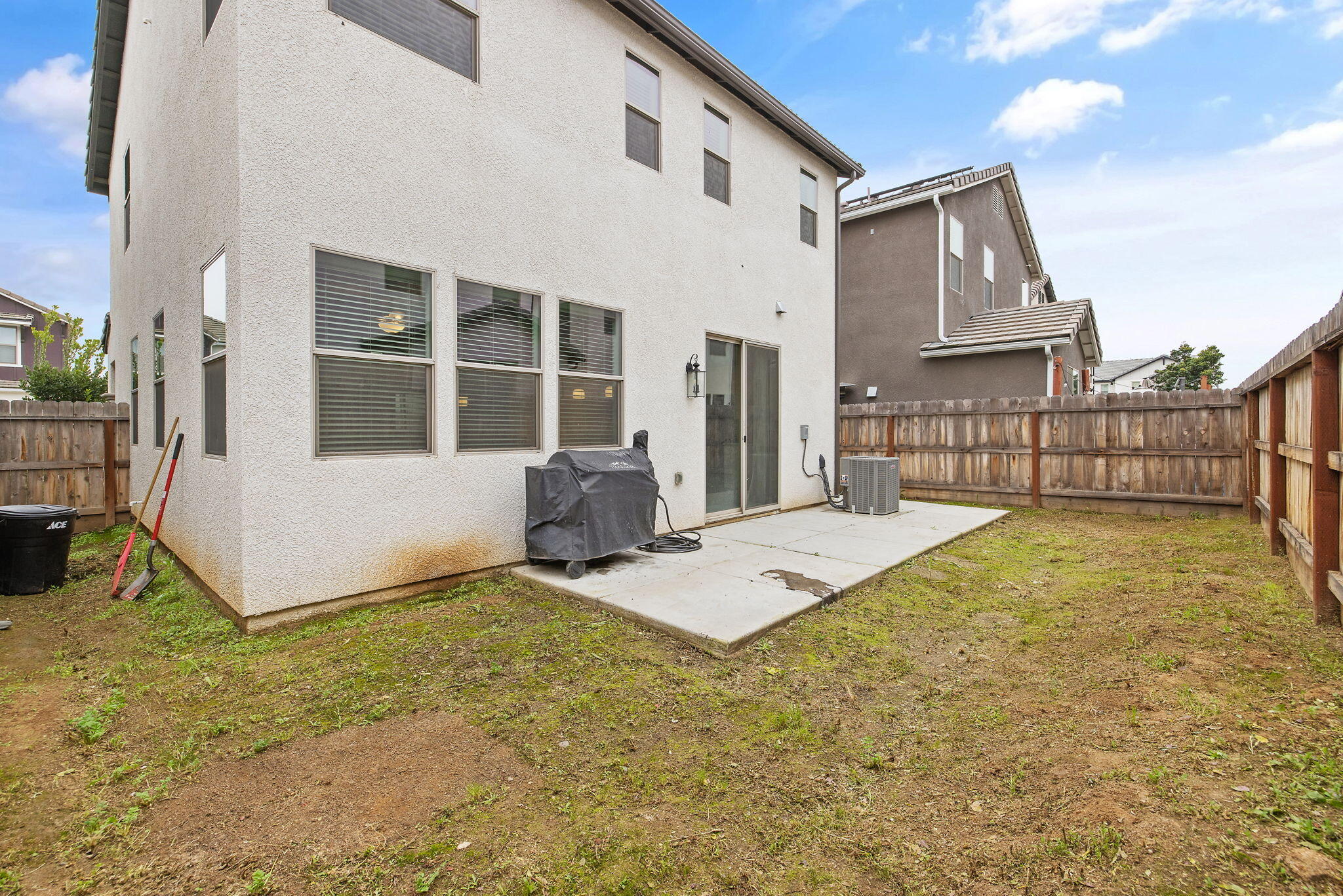 6212 E Bibi Dr, Fresno, CA 93727