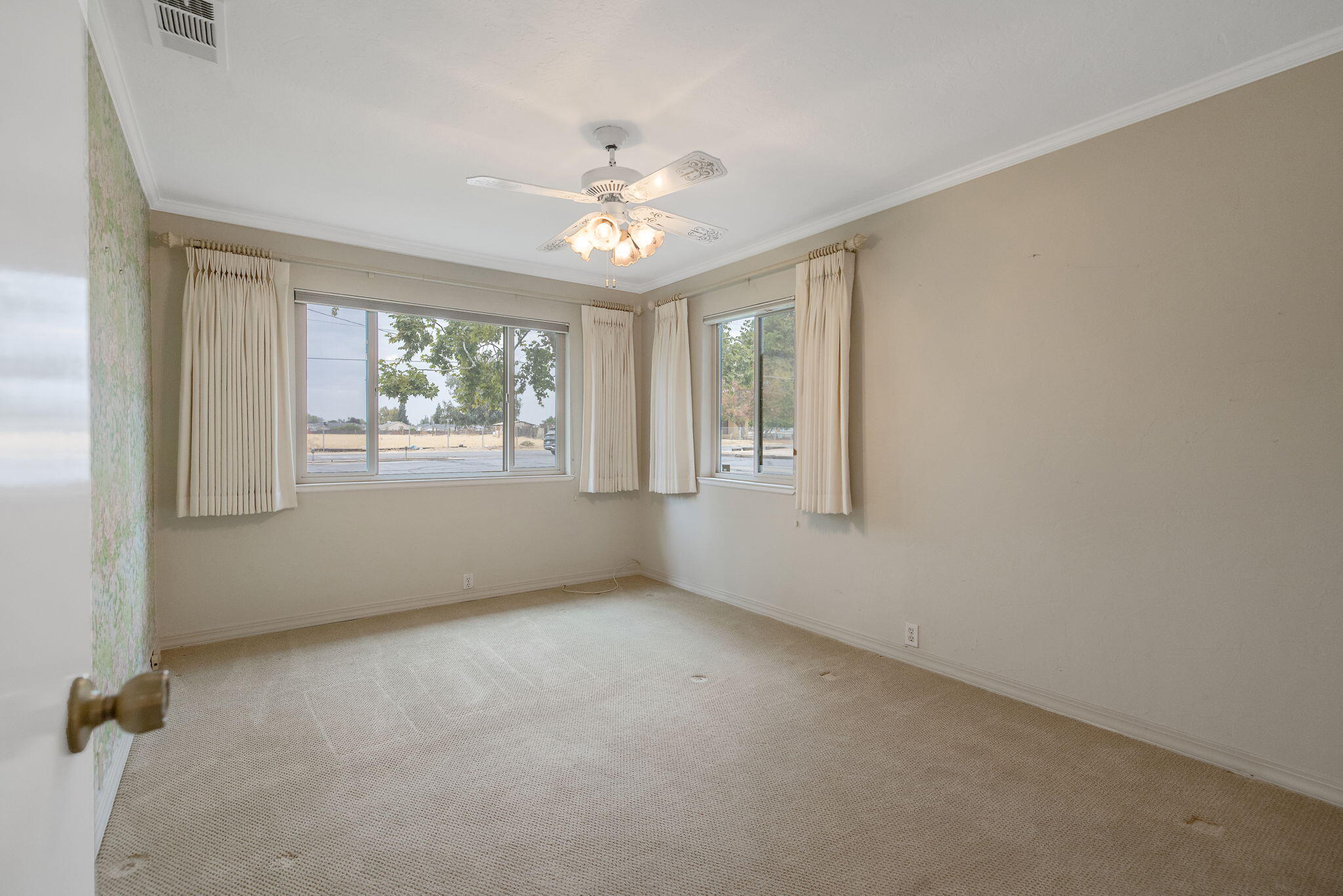 1714 N Blythe Ave, Fresno, CA 93722