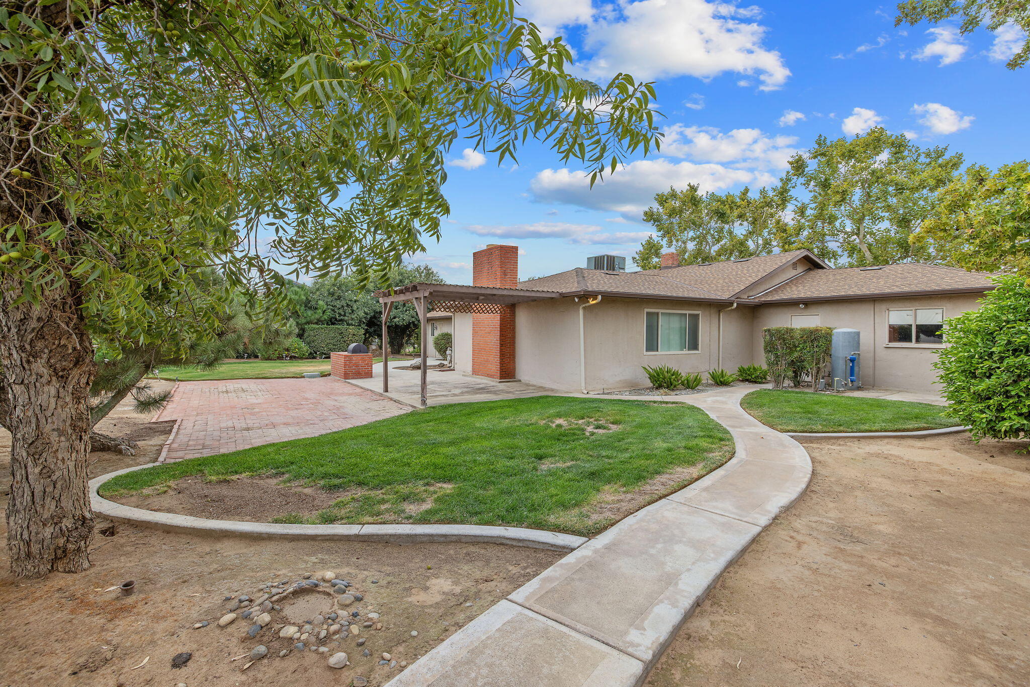 1714 N Blythe Ave, Fresno, CA 93722