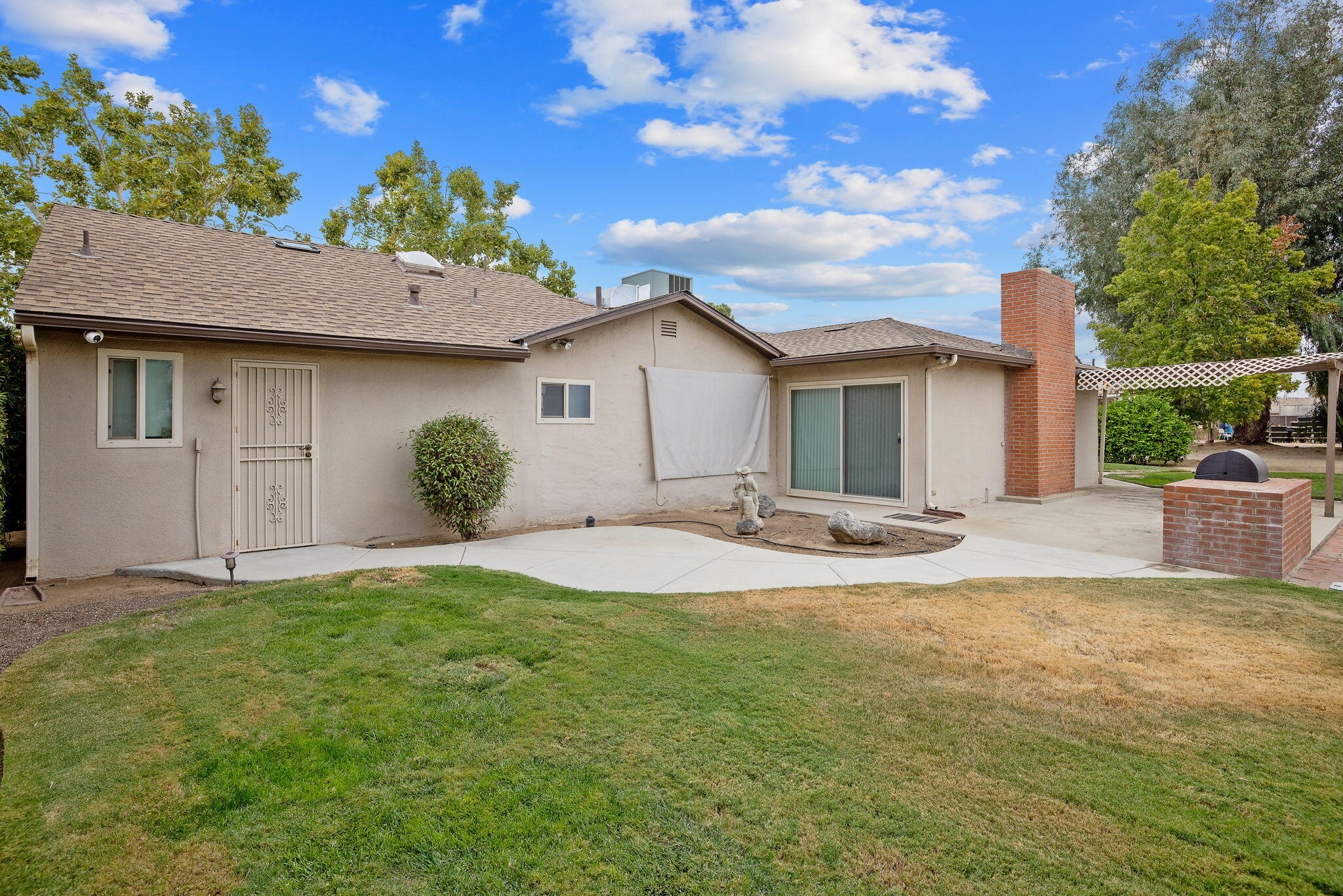 1714 N Blythe Ave, Fresno, CA 93722